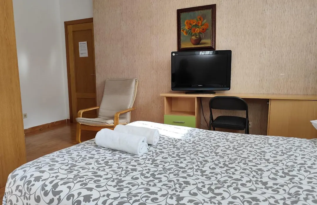 Apartamento Y Habitaciones El Colmenar-1